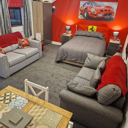 Joiners Arms - Studio Apartments Маркет-Дрейтон Экстерьер фото