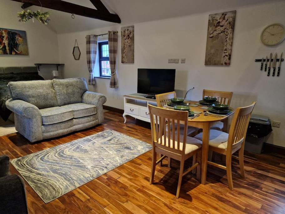 Joiners Arms - Studio Apartments Маркет-Дрейтон Экстерьер фото